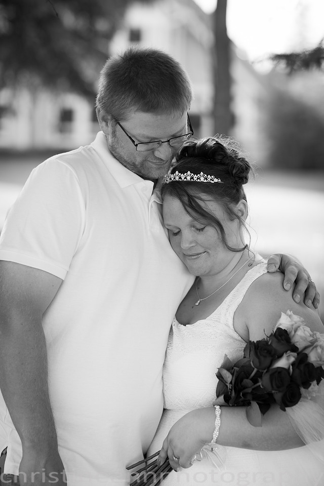 Wedding ceremony at Larsmont Cottags in Duluth MN