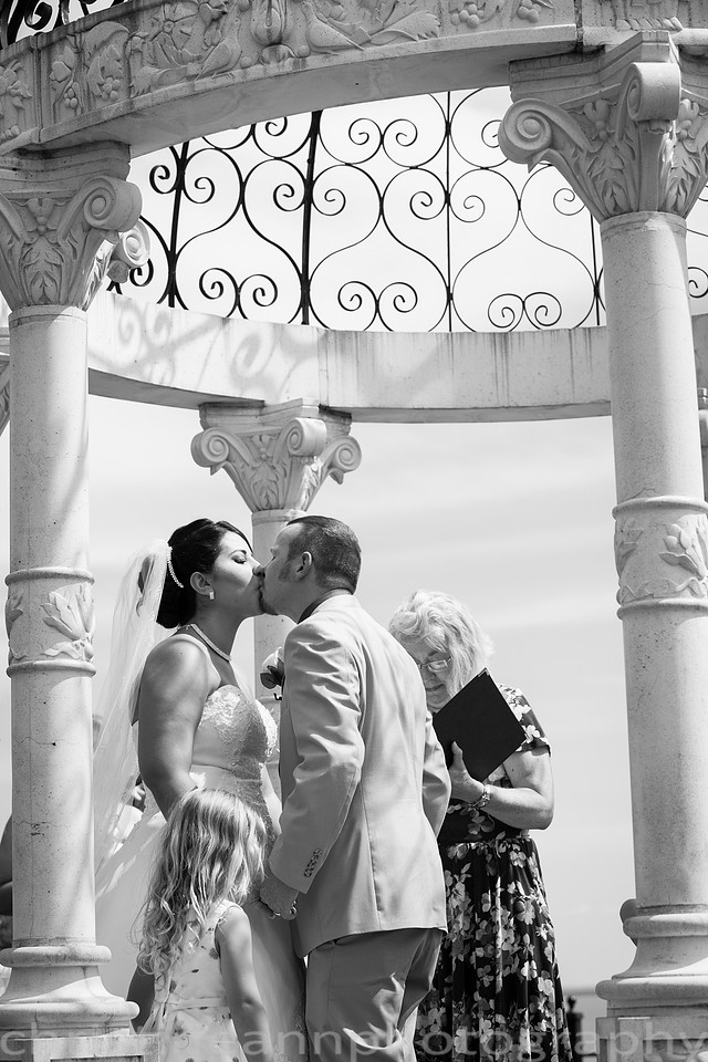 Duluth MN photography of Leif Erickson Park Rose Garden wedding and family