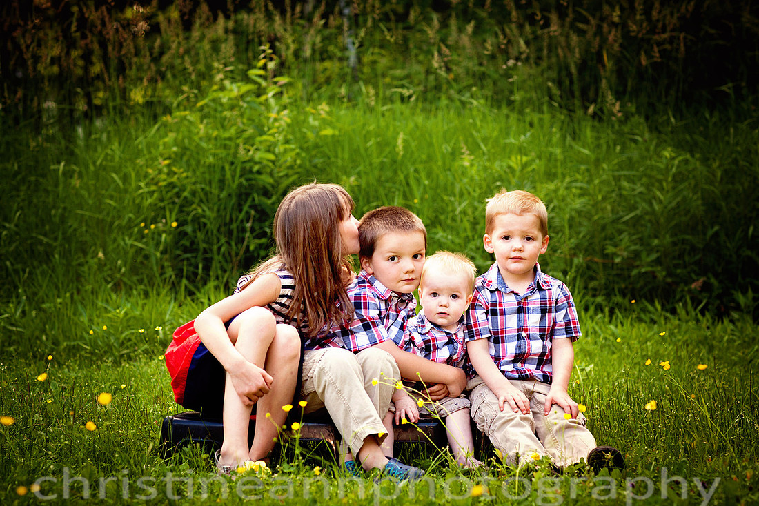 Children siblings family photography session in Duluth MN.