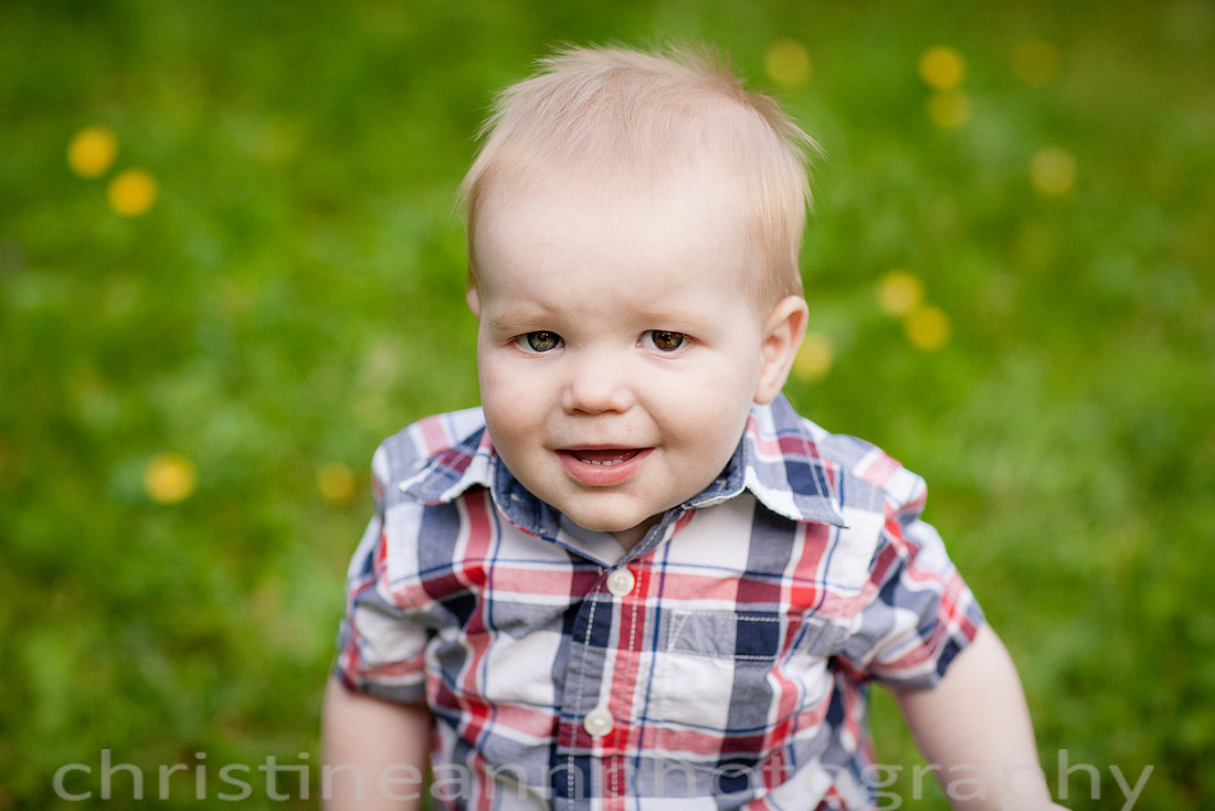  Photograph of child with one blue and one brown eye, has different colored eyes!